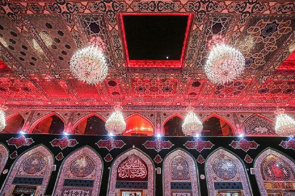 حرم مطهر امام حسین (ع) در شب اربعین حسینی
