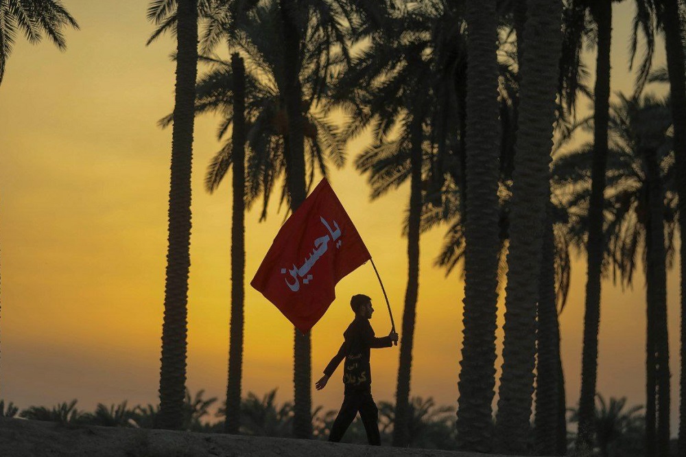 خون گرم تو هنوز از زمین میجوشد