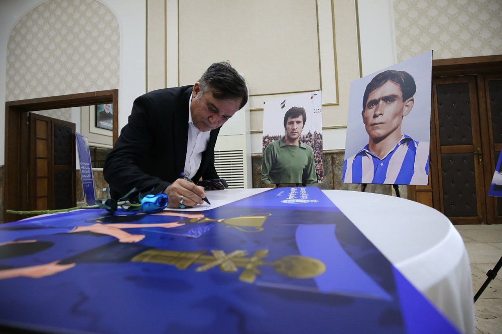 تاجرنیا دیگر نماینده تام‌الاختیار هلدینگ نیست؟