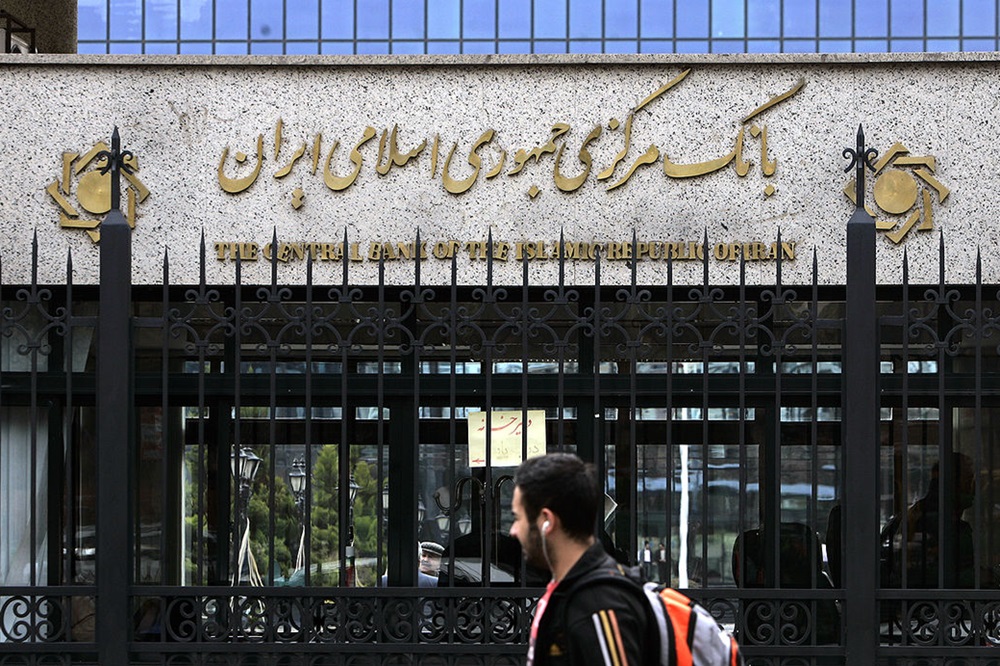 بانکمرکزی دلار و طلای سرمایهگذاران خارجی را میخرد