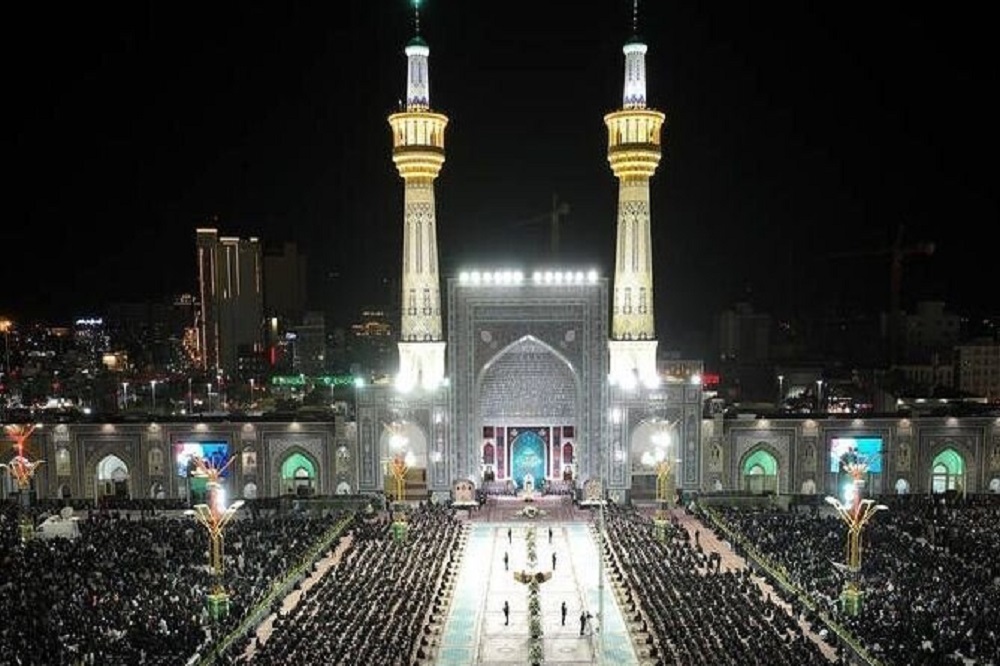 حال و هوای حرم مطهر در شب شهادت امام رضا(ع)
