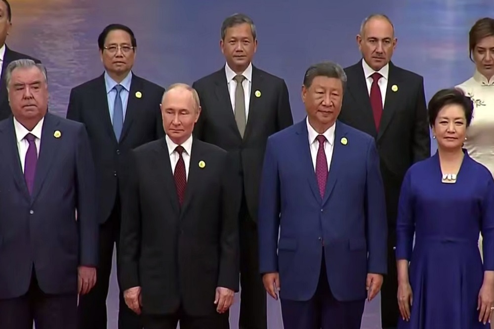 چرا پزشکیان امروز در عکس سران شانگهای نبود؟