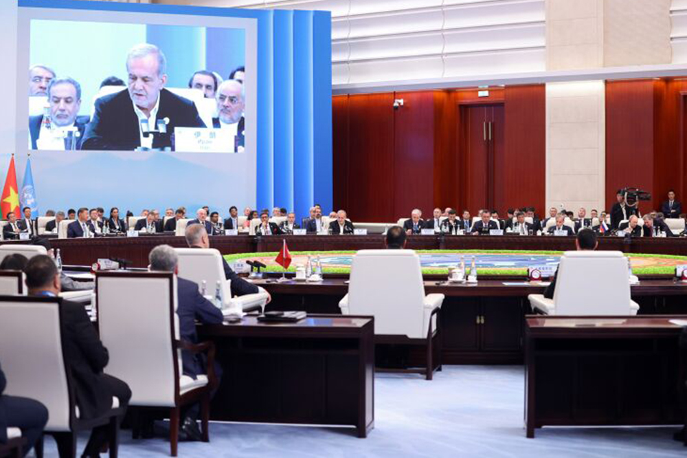 تاکید پزشکیان بر آمادگی ایران برای یافتن راهحل دیپلماتیک برنامه صلحآمیز هستهای