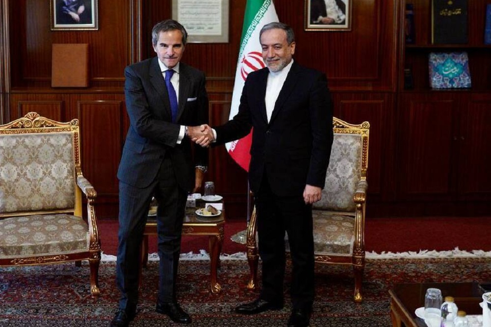 وزیر خارجه مصر فردا پذیرای عراقچی و گروسی خواهد بود