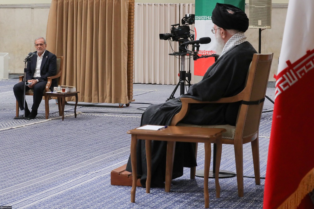 ۸ مطالبۀ رهبر انقلاب از دولت پزشکیان