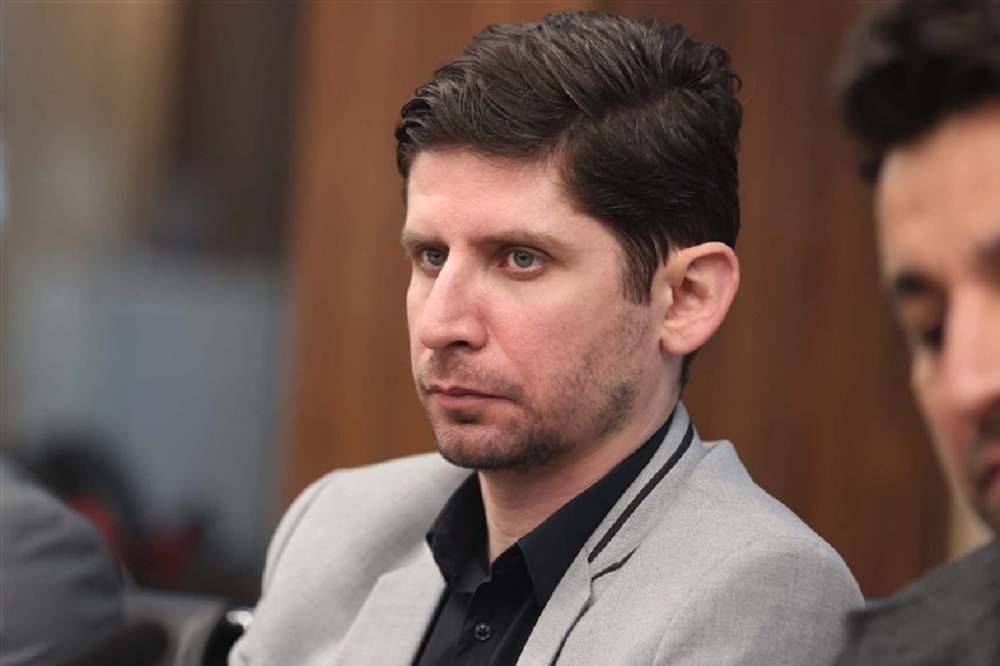 متأسفانه هادی ساعی دچار غرور کاذب شده است