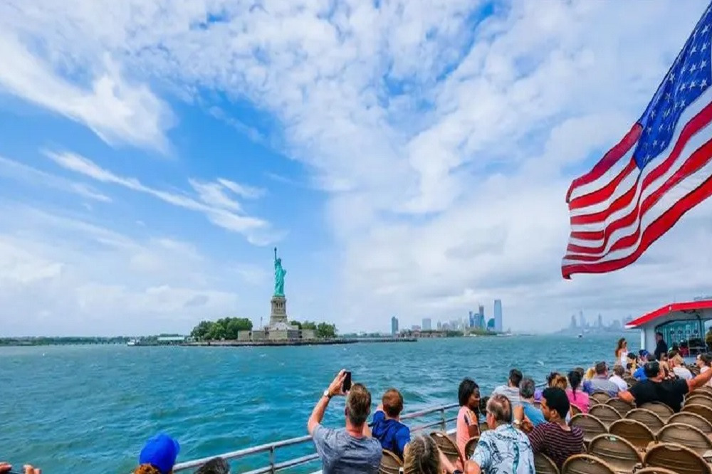 چرا گردشگران خارجی به آمریکا کمتر سفر می‌کنند؟