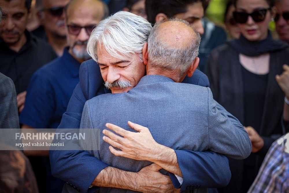 مراسم تشییع پیکر بهمن رجبی در خانه هنرمندان