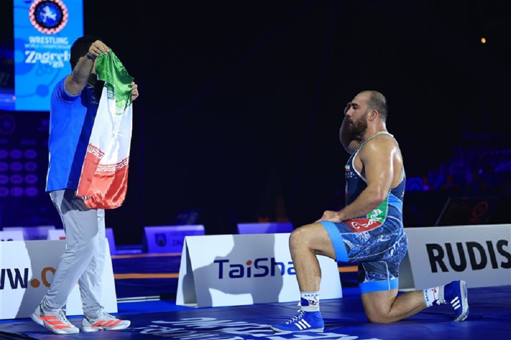 قهرمانی همزمان کشتی آزاد و فرنگی در جهان