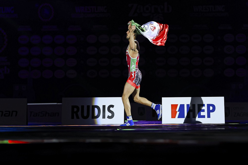 از اهتزاز این پرچم لذت ببرید