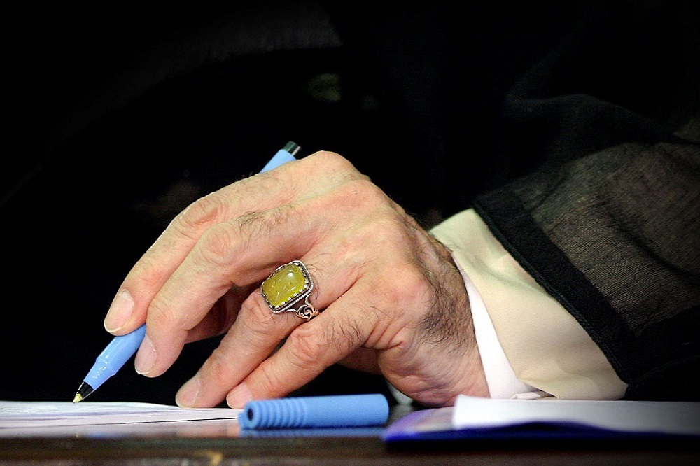 رهبر انقلاب درگذشت برادر آیتالله سیستانی را تسلیت گفتند