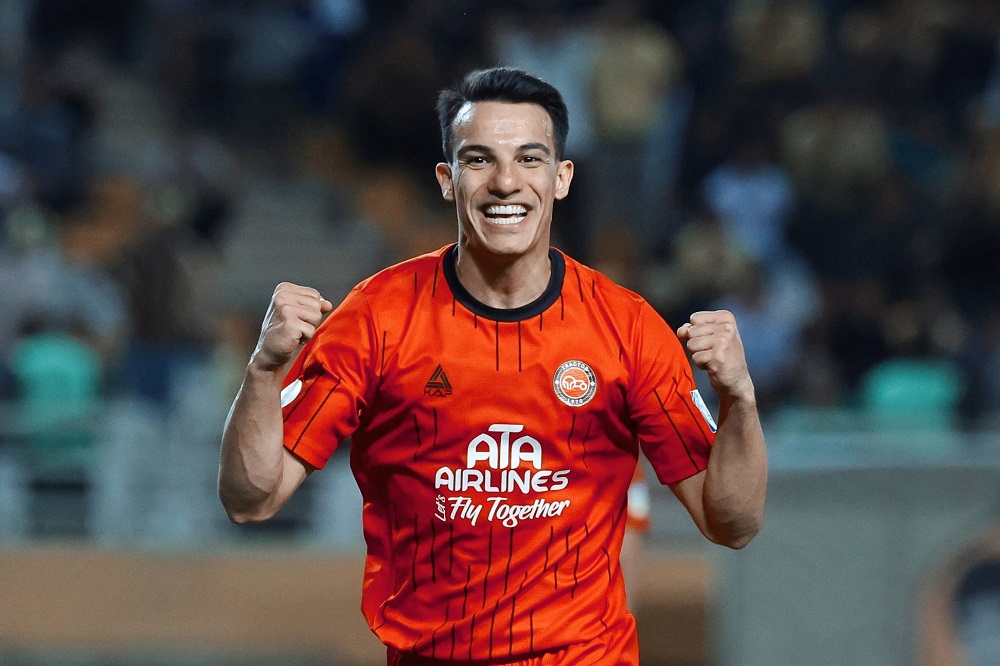 آتش بازی تراکتور در سرمای تبریز