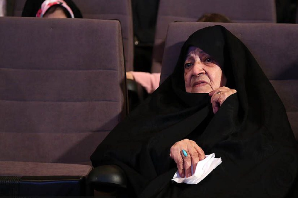 مادر شهید مجید حدادعادل: قدر انقلاب اسلامی را بدانید!