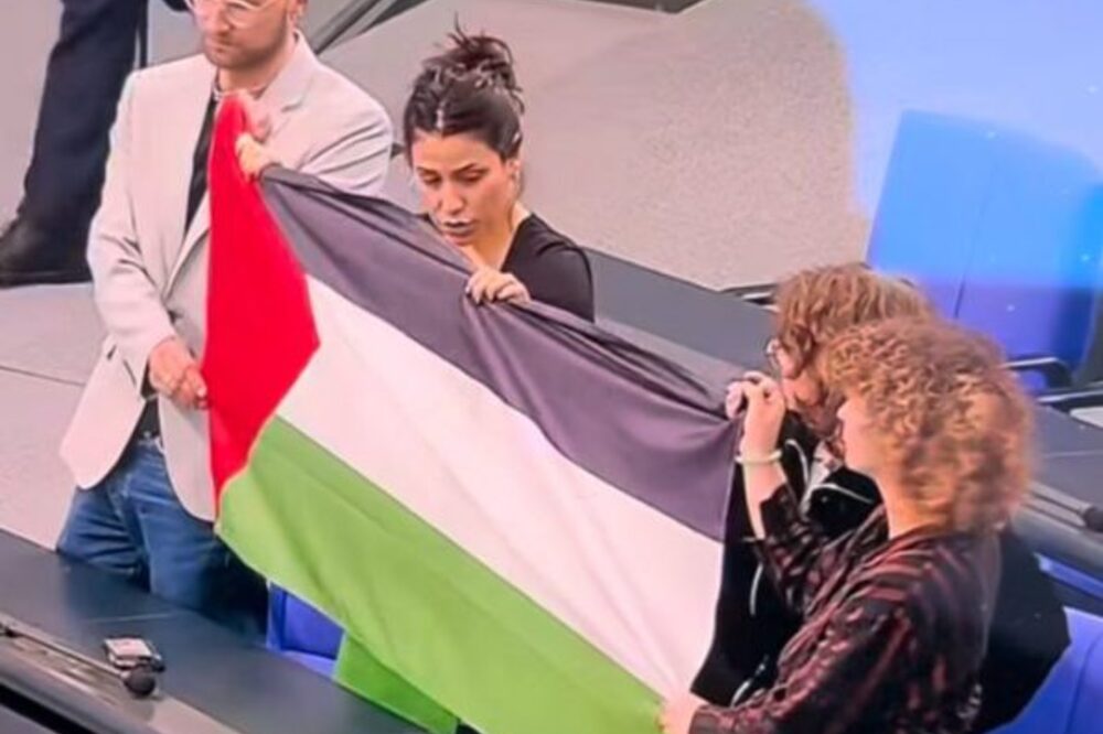 برافراشتن پرچم فلسطین توسط نمایندگان مجلس آلمان