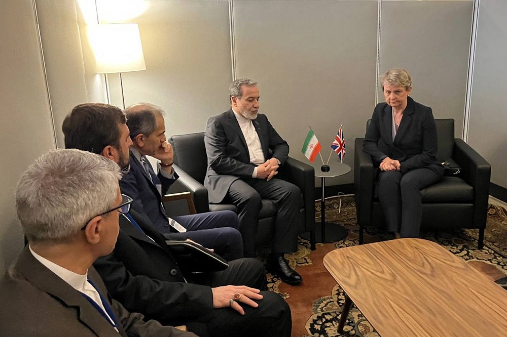 انتقاد عراقچی از «تروئیکای اروپایی» در دیدار با وزیر خارجه انگلیس