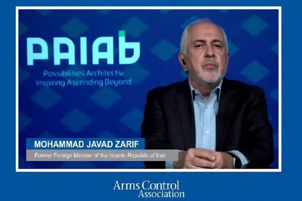 ظریف: مردم، برنامه هستهای را از دریچه عزت میبینند