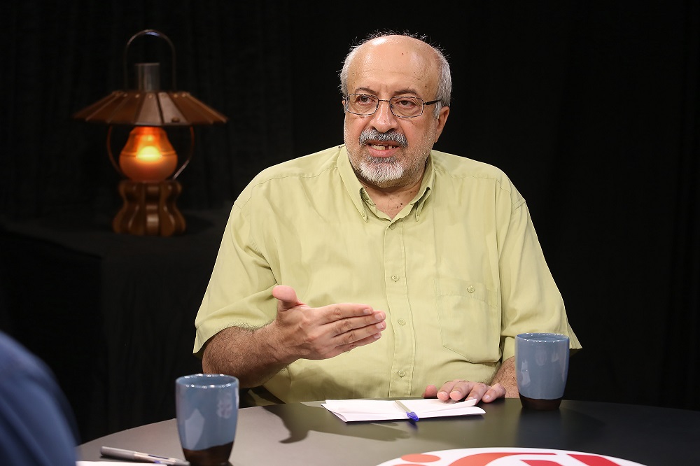 ویژگی‌های شعر دفاع مقدس چیست؟