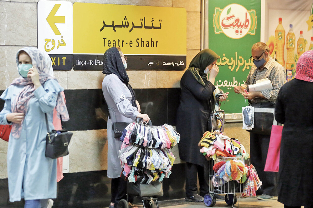 چالش در طرح شناسنامهدار شدن دستفروشان مترو