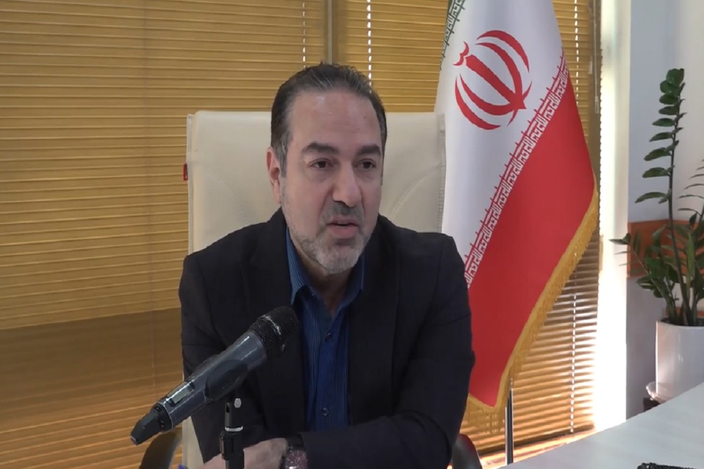 معاون وزیر بهداشت: خودروسازی داخلی را جمع کنید