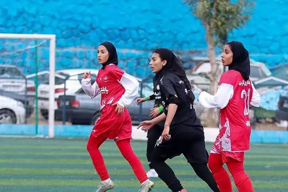 بانوان پرسپولیس در آزادی