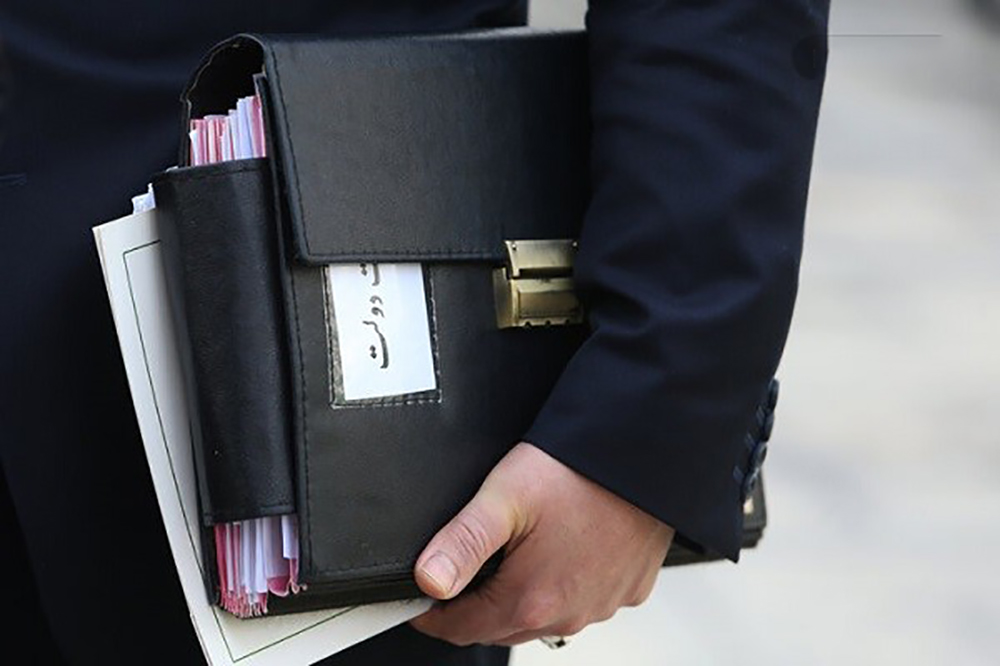 ۳۲۷ هزار مدیر در کشور داریم