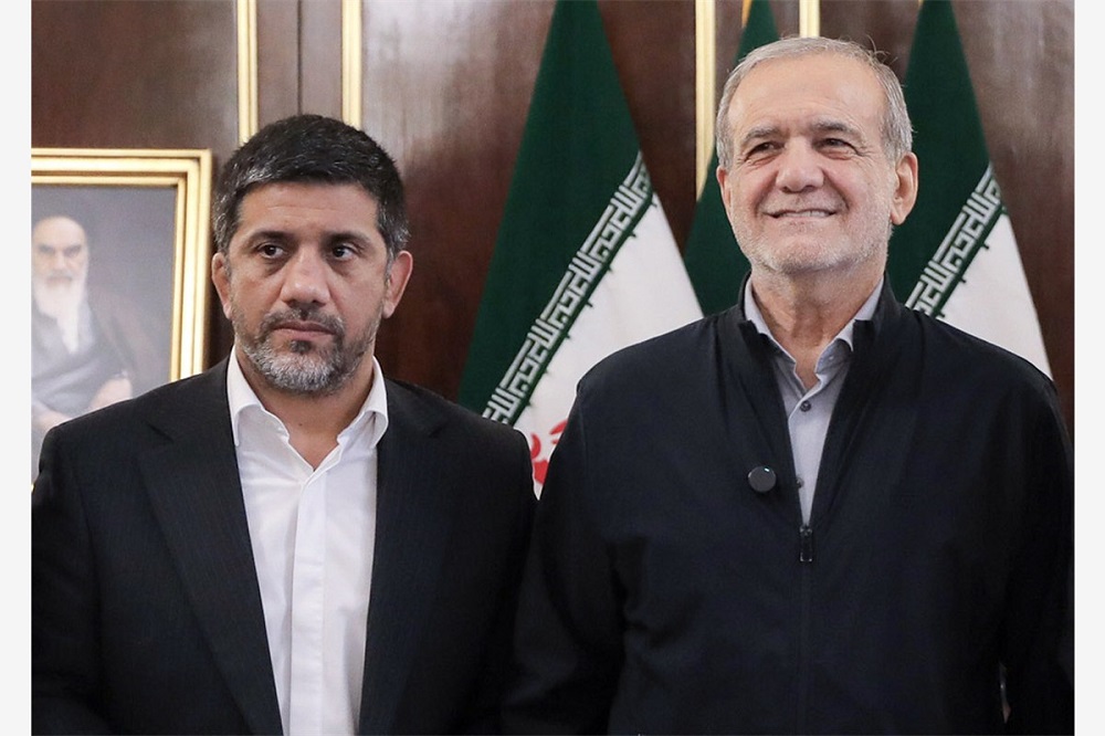 پزشکیان به دبیر حکم داد