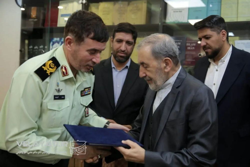 دیدار فرمانده حفاظت از شخصیتها و دژبان فراجا با دکتر ولایتی