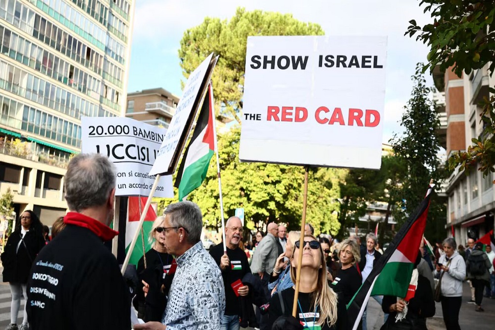 تظاهرات معترضان حامی فلسطین  همزمان با دیدار ایتالیا و رژیم