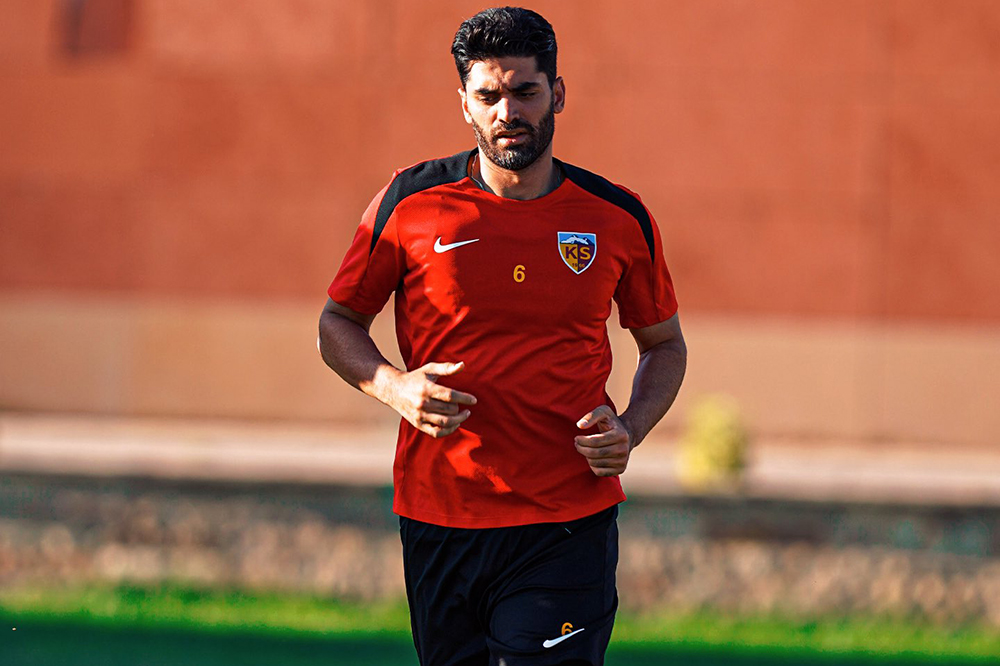 سپاهان در حال مذاکره با علی کریمی