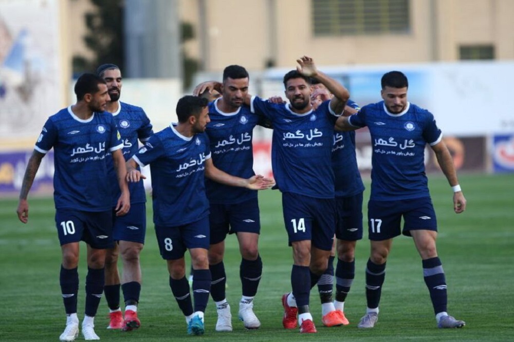 گل گهر صدرنشین لیگ برتر شد
