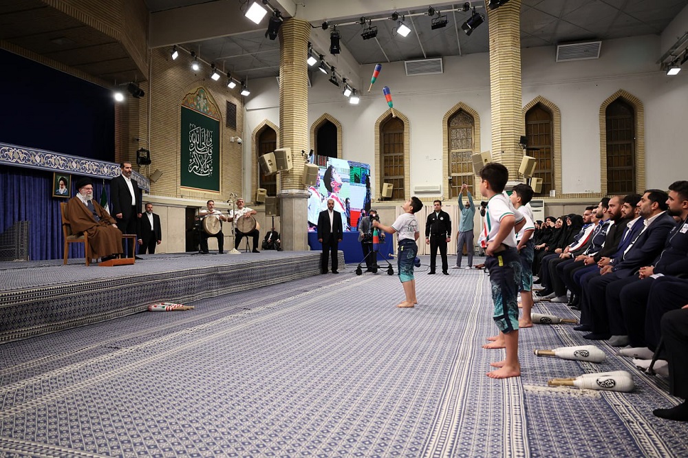 دیدار قهرمانان ورزشی و مدال‌آوران المپیادهای علمی با رهبر انقلاب