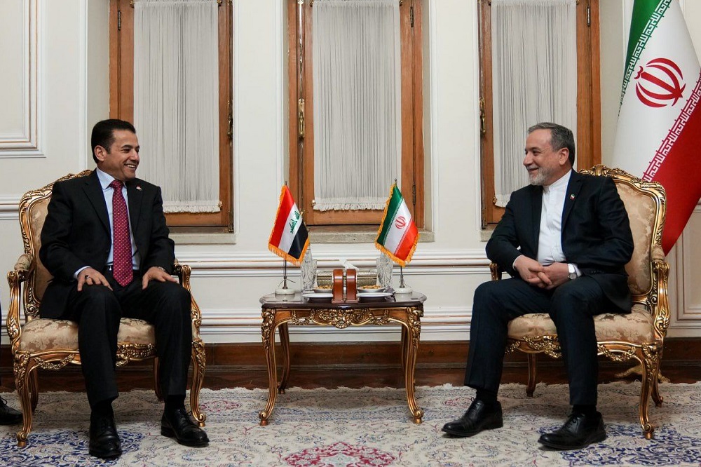 قاسم الاعرجی با عراقچی گفتگو کرد