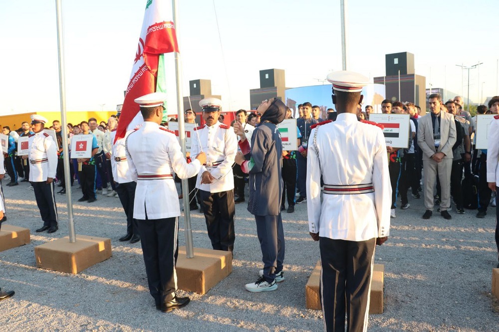 احترام نظامی به پرچم مقدس کشورمان در مراسم اهتزار پرچم