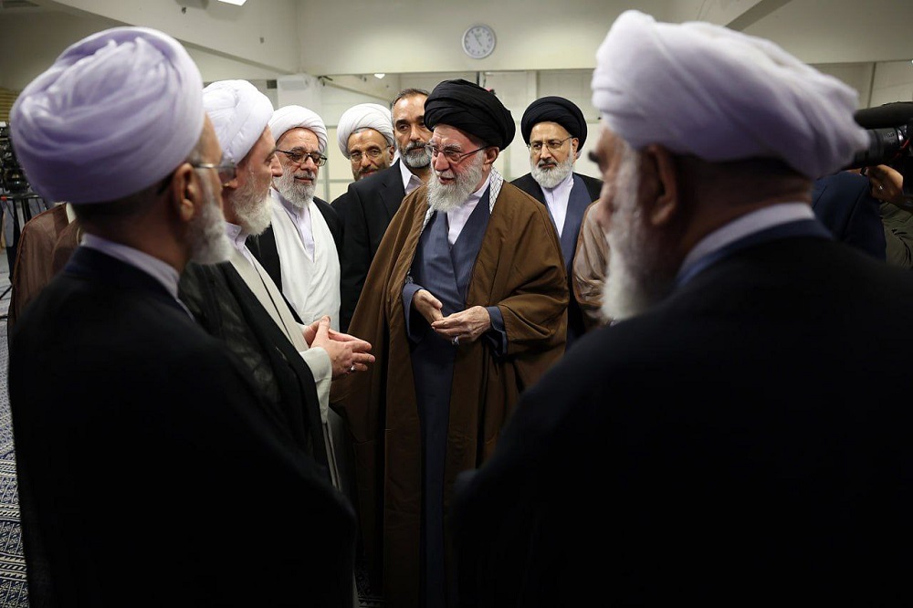 روایت رهبر انقلاب از  از رواج سخنان میرزای نائینی در مشهد