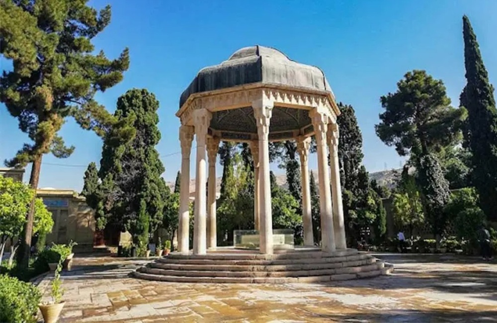 بادزید از آرامگاه حافظ رایگان شد