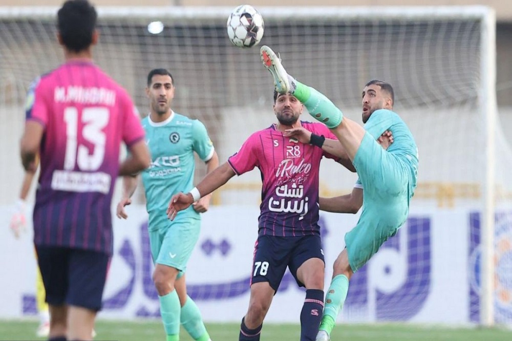 پیکان با اتوبوس به اصفهان رسید