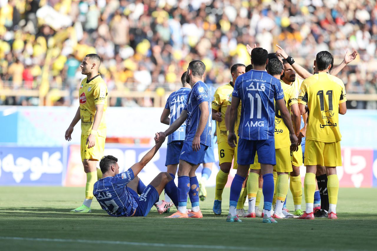 برتری یک نیمه‌ای استقلال با دو پنالتی