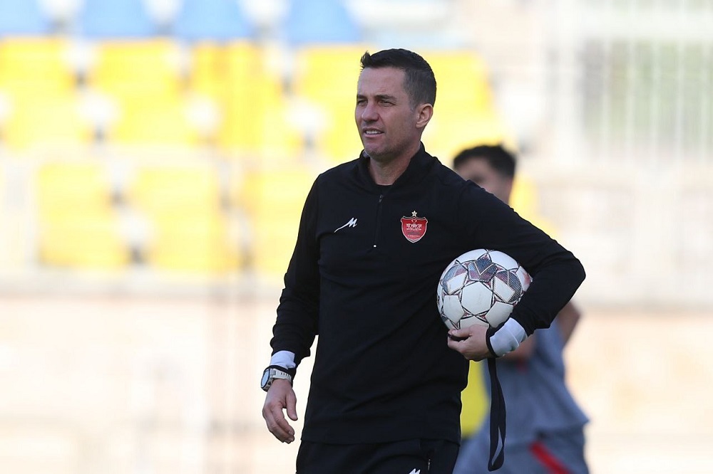 اوسمار فعلا با دو دستیار می‌آید