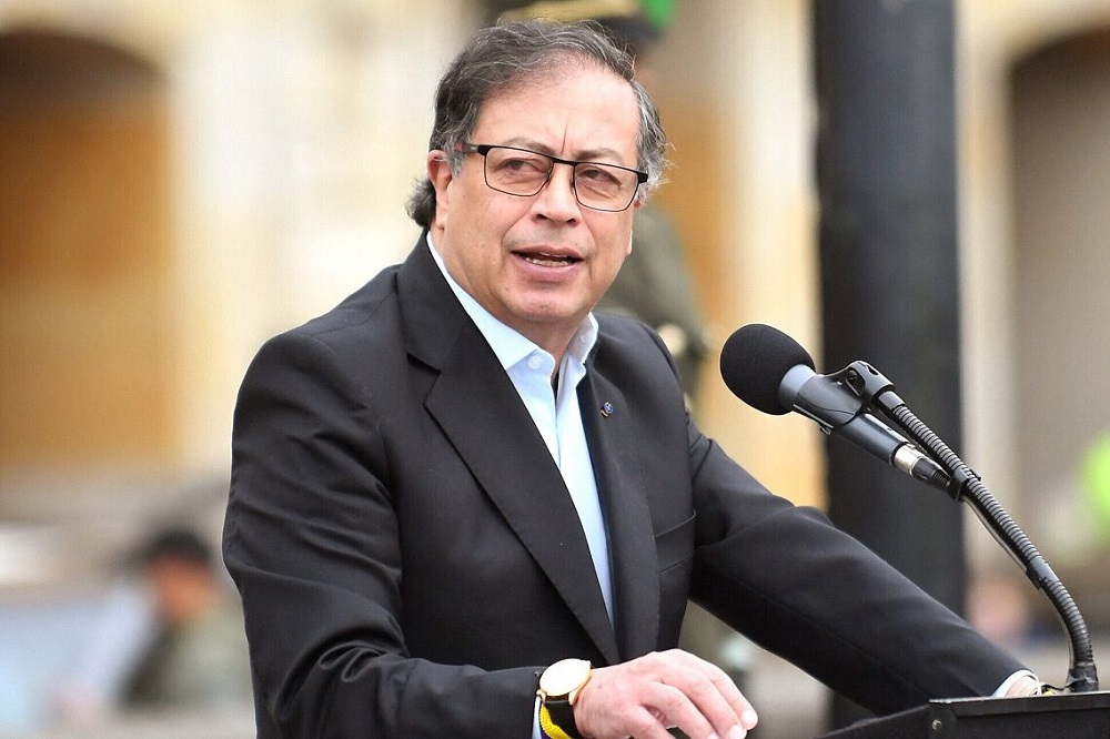 پترو چرا تحریم شد؟