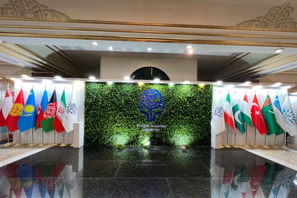 برگزاری اجلاس اکو در تهران یعنی شکست غرب در انزوای ایران