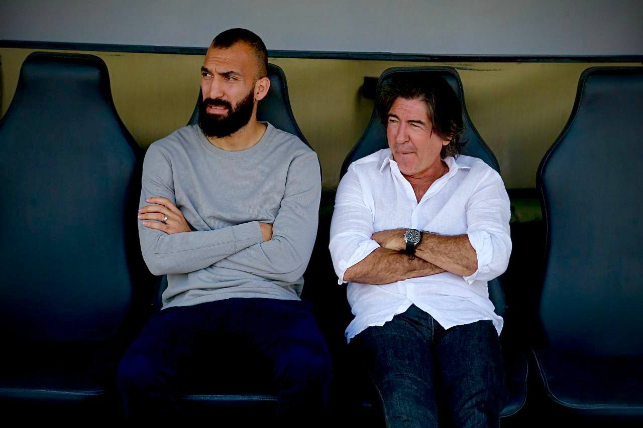 چشمی در اردن روی نیمکت استقلال