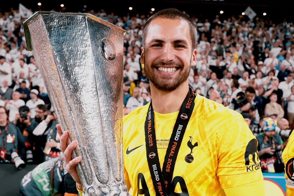 کاش از سنگربان تاتنهام یاد بگیرید!