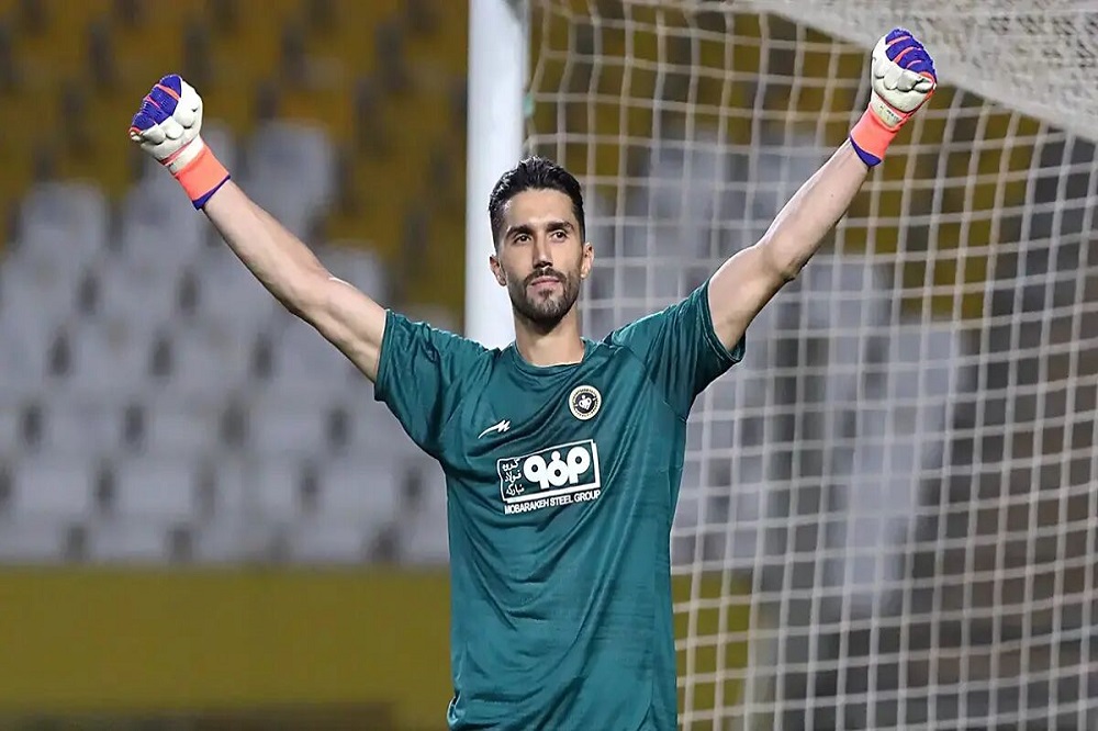 حسینی منتظر مجوز نویدکیا