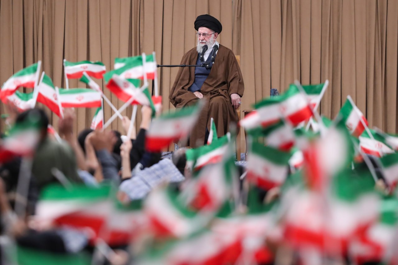 روایت خبرنگار «فرهیختگان» از دیدار دانش‌آموزان با رهبر انقلاب