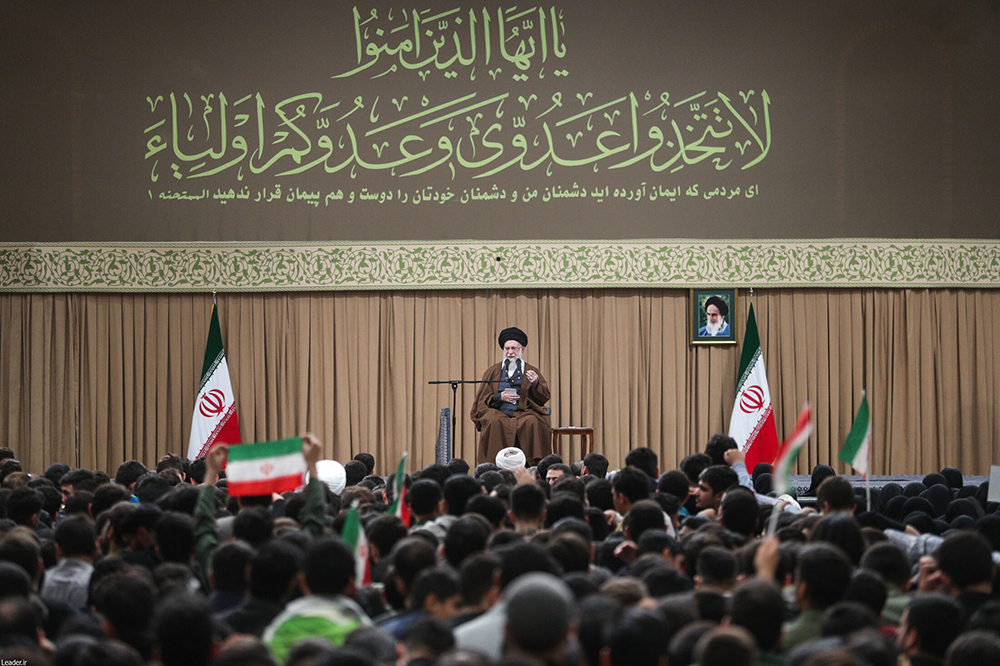 رهبر انقلاب: تا وقتی آمریکا از اسرائیل پشتیبانی می‌کند، همکاری امکان‌پذیر نیست