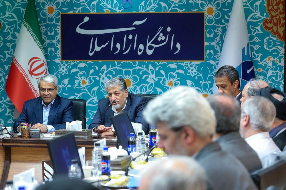 دانشگاه آزاد آمادۀ کمک به دولت در پروژههای ملی