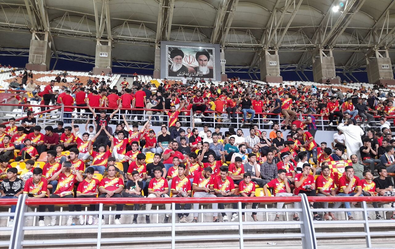 فولاد - پیکان با حضور بانوان؟