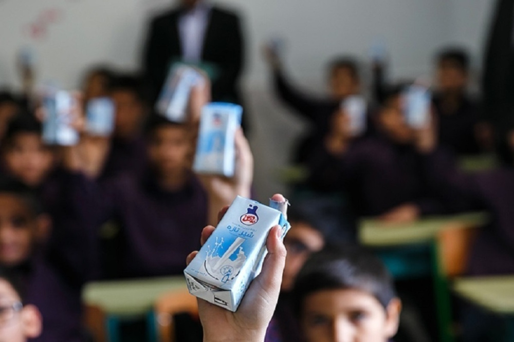 دستور عارف برای توزیع شیر رایگان در مدارس ابتدایی دولتی