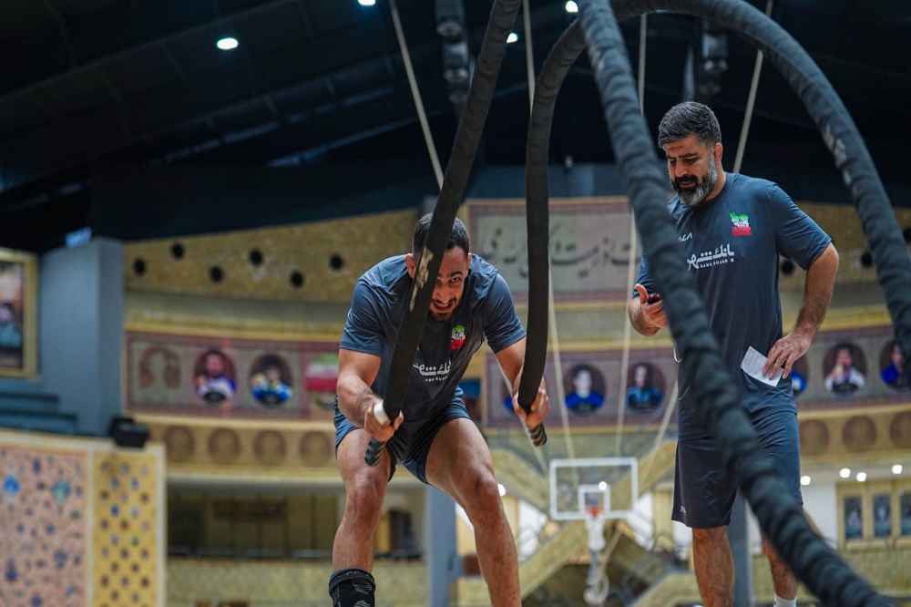 شاگردان رنگرز ۱.۷ سال جوانتر از آزادکاران