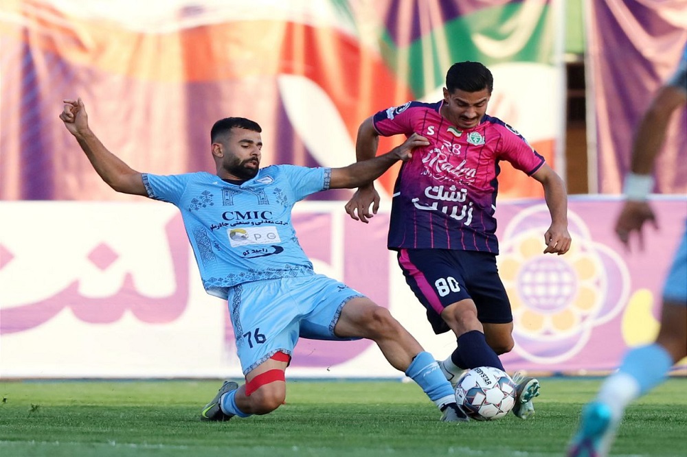 چادرملو صدرنشین جدید فوتبال ایران